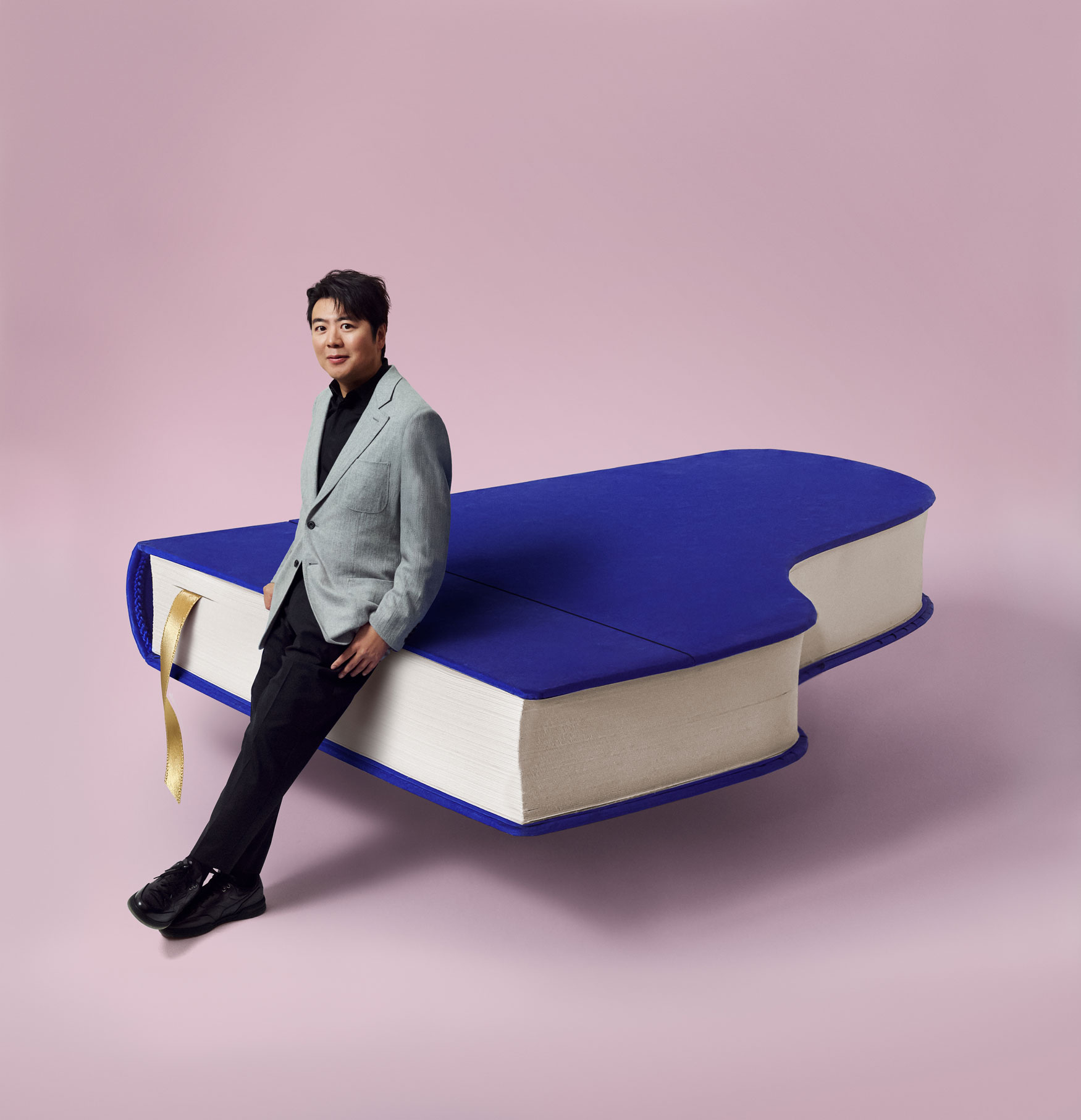 05-lang-lang-portrait-piano-book-2©SonjaMueller+DirkRudolph2025